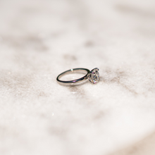 Load image into Gallery viewer, Moissanite ring that sparkles
